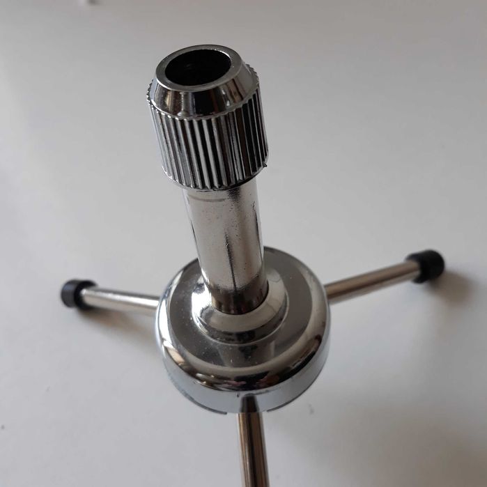 microfon cu stativ