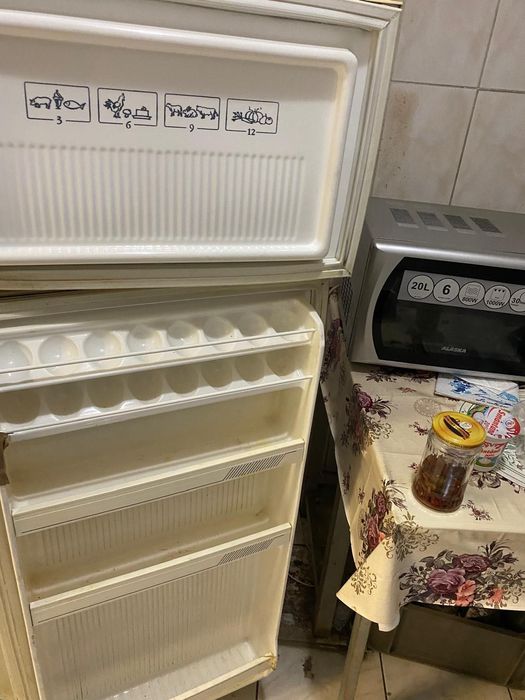 Vând: Aragaz, Frigider-Artic , Mașină-spălat rufe, cuptor-microunde