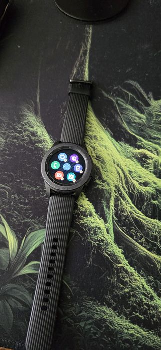 *ОТЛИЧЕН* Смарт Часовник Samsung Galaxy Watch (DC38, SM-R810), зарядно