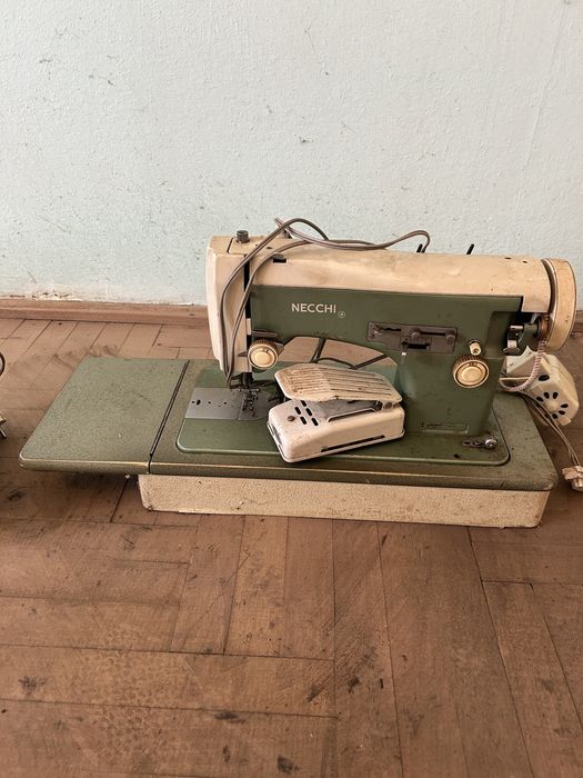 Vand 4 masini de cusut la pachet sau separat!!!