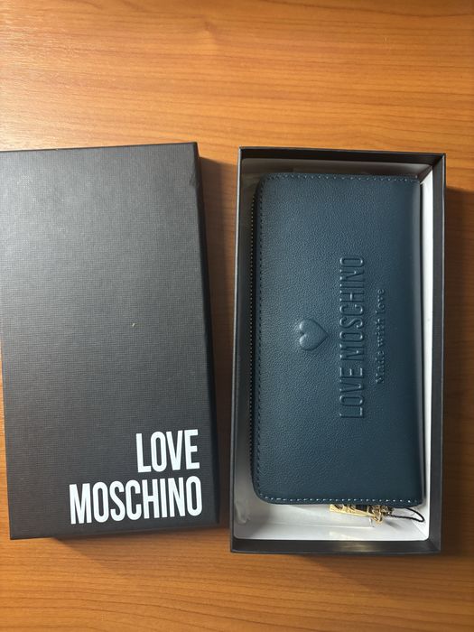 Оригинално портмоне Love Moschino в синьо-зелен цвят