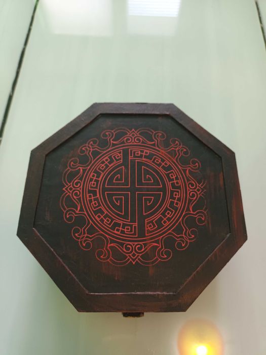 Дървена кутия за чудотворци на майстор Фу