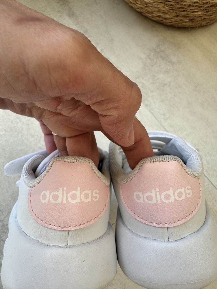 Adidas за момиченце 24 номер