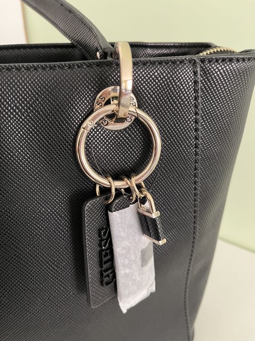 Нова чанта GUESS Noelle