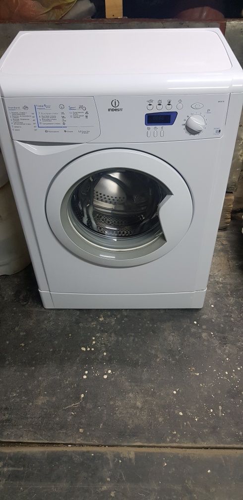 Продаётся стиральная машина Индезит на 5.0 кг