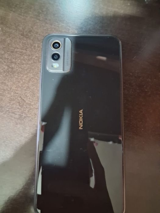 Vând Nokia C32 în stare bunicica ,tine bateria 2 zile dacă umbli pe el