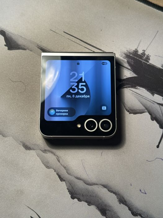 Продаю Z flip 6 , в прекрасном состоянии