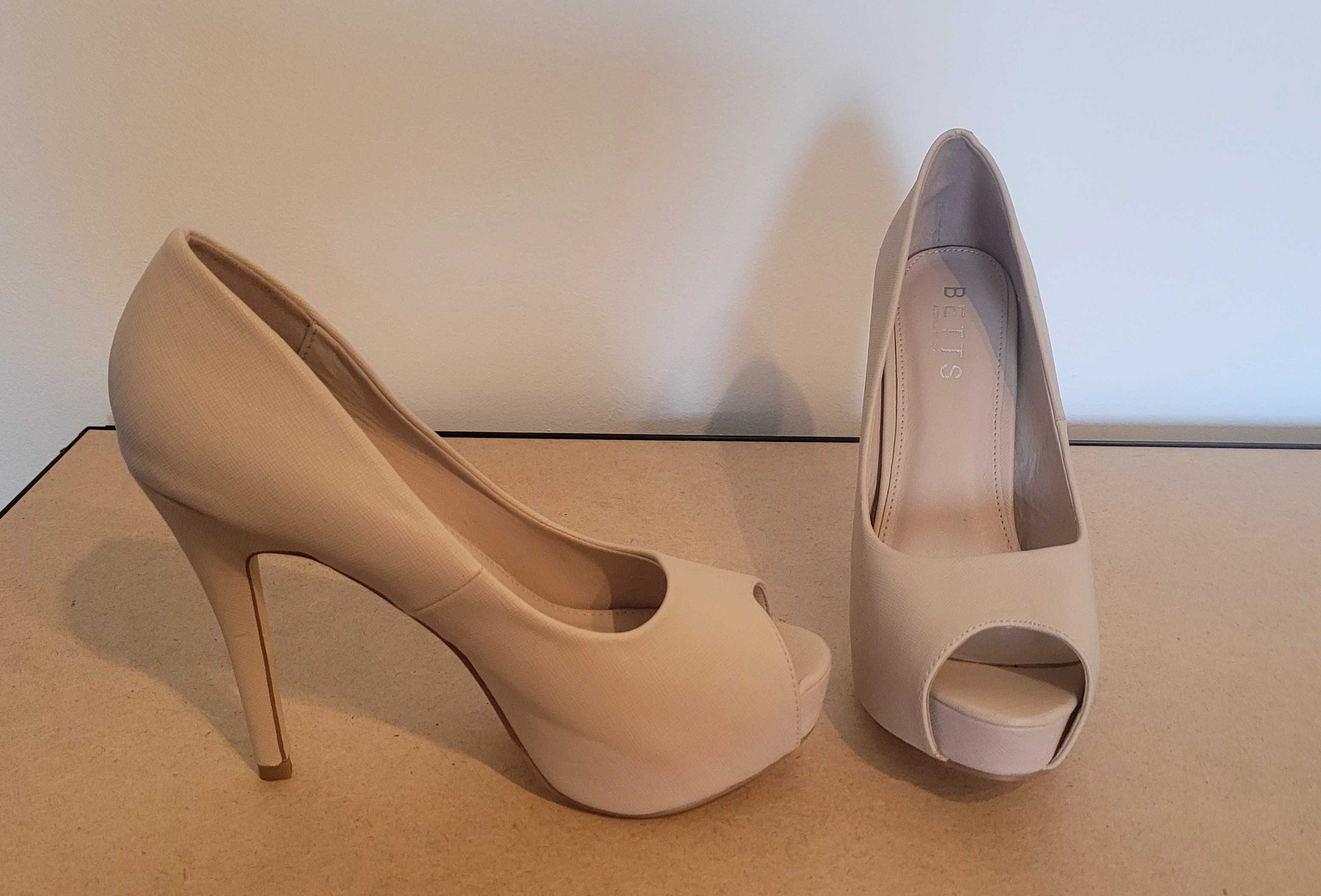 Pantofi cu toc/platforma