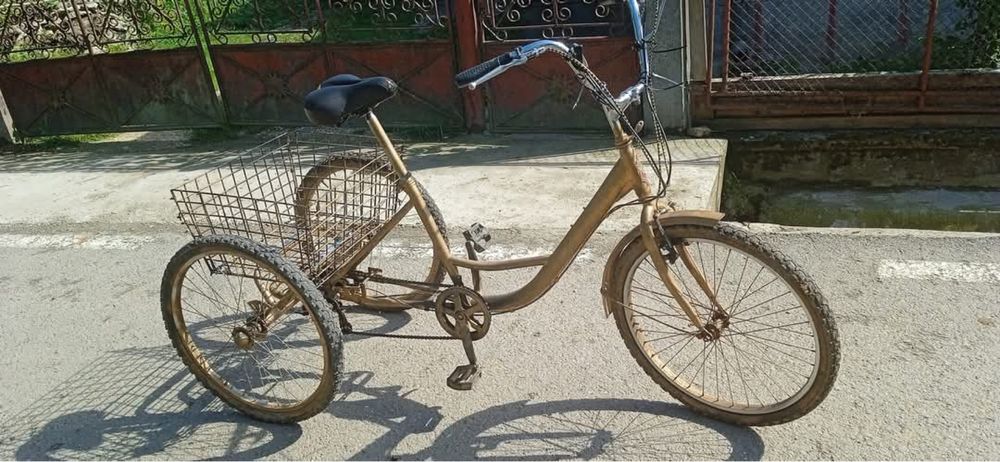 Tricicletă adulți cu 6 vitezs este în stare foarte bună merge tot pe e