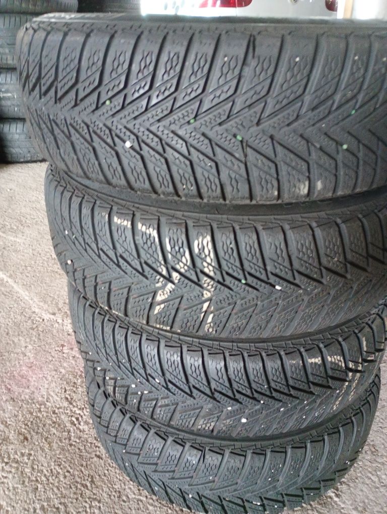 Фиат Панда  джанти със зимни гуми 175/65/14 5,5J ET35 4x98 цо56,1