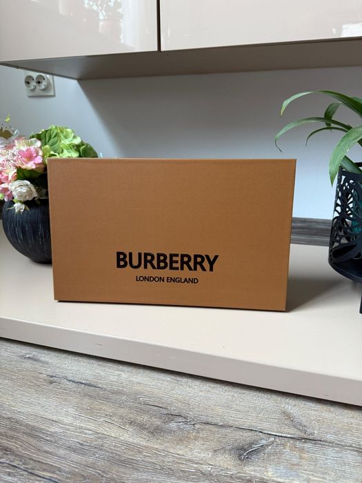 esarfa burberry noua