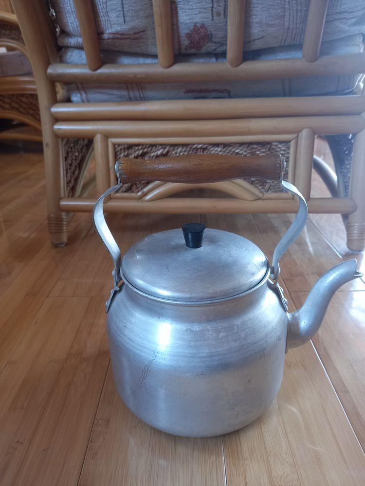 Чашки, купичка, пръстени за салфетки, държач на очила, чайник