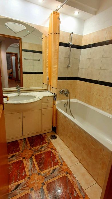 Apt 2 camere, Bucureștii Noi, in fața stației de metrou Jiului
