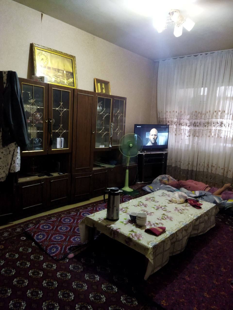 Олмазор 2 хонали квартира шошилинч сотилади!!!