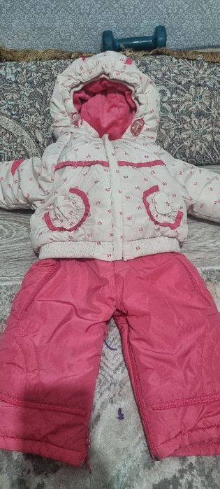 Продаётся зимний комбенизон от 0-12 мес