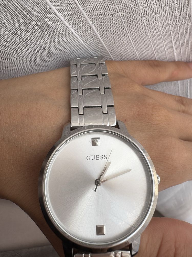 GUESS, с кутия