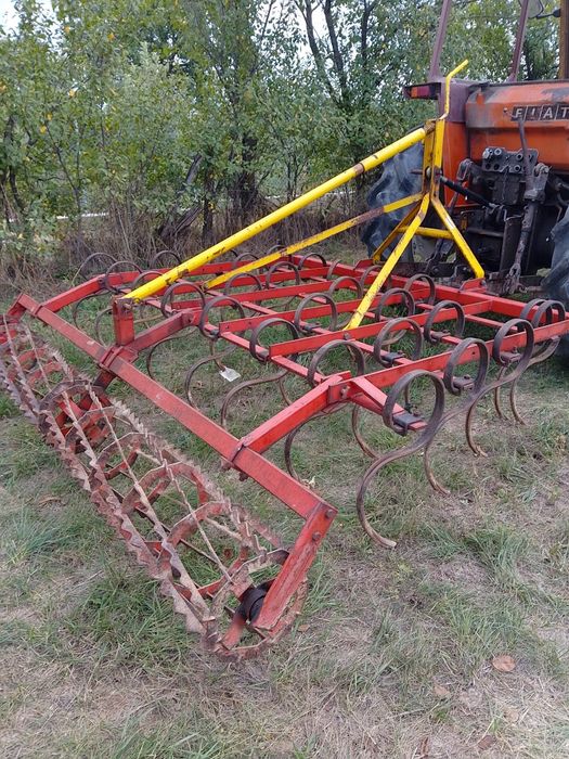Combinator agricol cu tăvălug