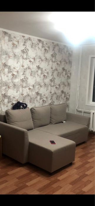 Диван серый, есть пятна