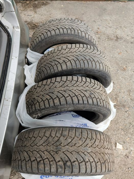 Автошины зимние шипованные второй сезон. Шипы частично отлетели