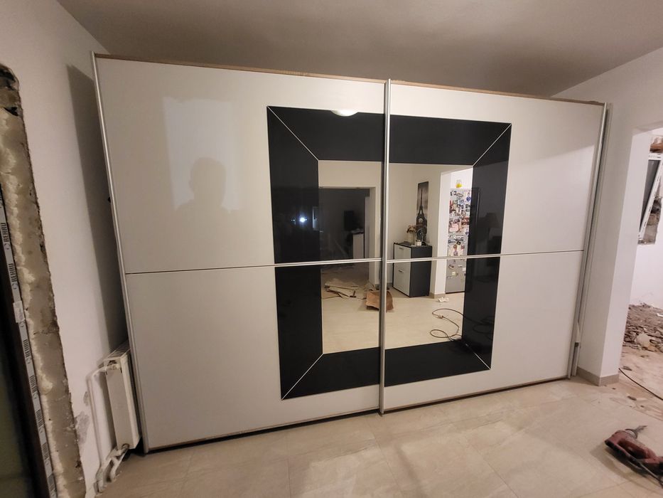 Dulap tip dresing pentru haine, hol sau dormitor