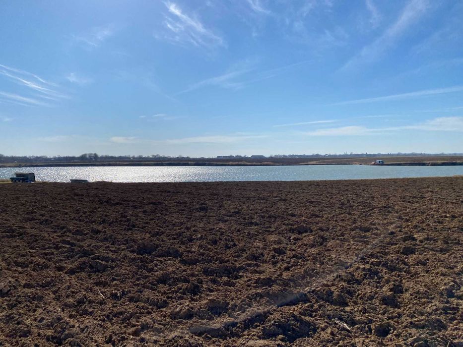 Vand Teren pe malul Lacului 5700 Euro, plata in rate