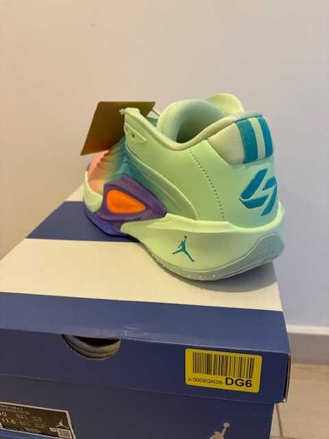 Vand adidasi Nike Jordan noi diferite modele 400-450 Ron