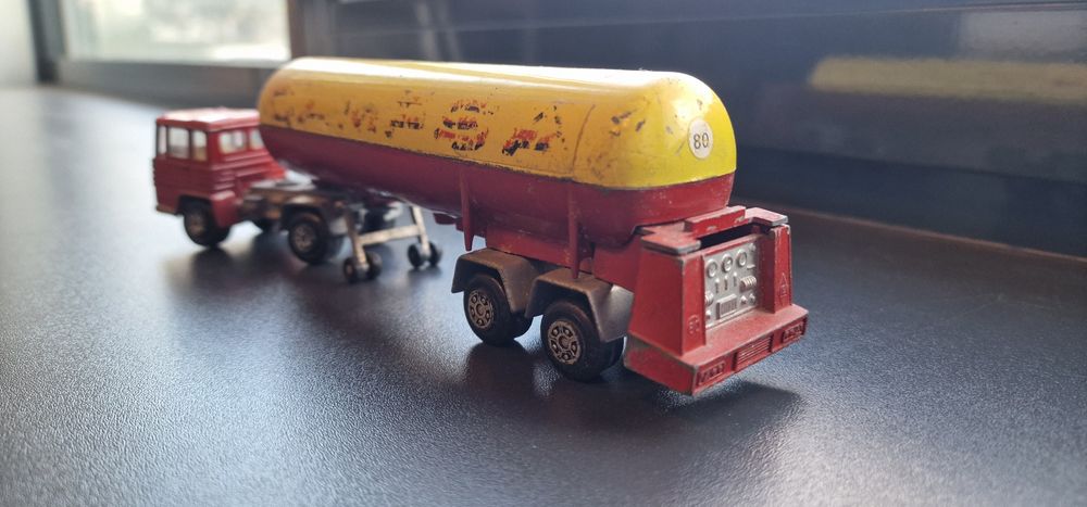TIR Pegaso cu cisterna CAMPSA