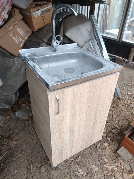 Раковина с тумбой со смесителем