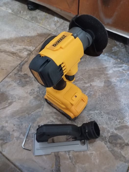 Mini flex dewalt cu baterie de 6A