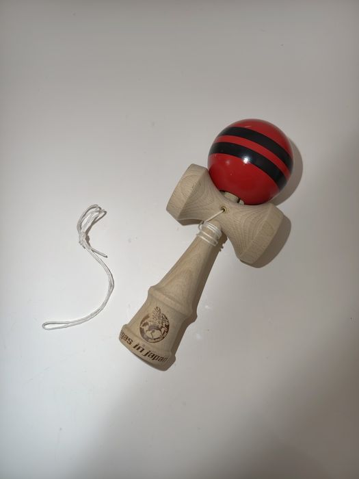Kendama lemn - Pegas in Japan