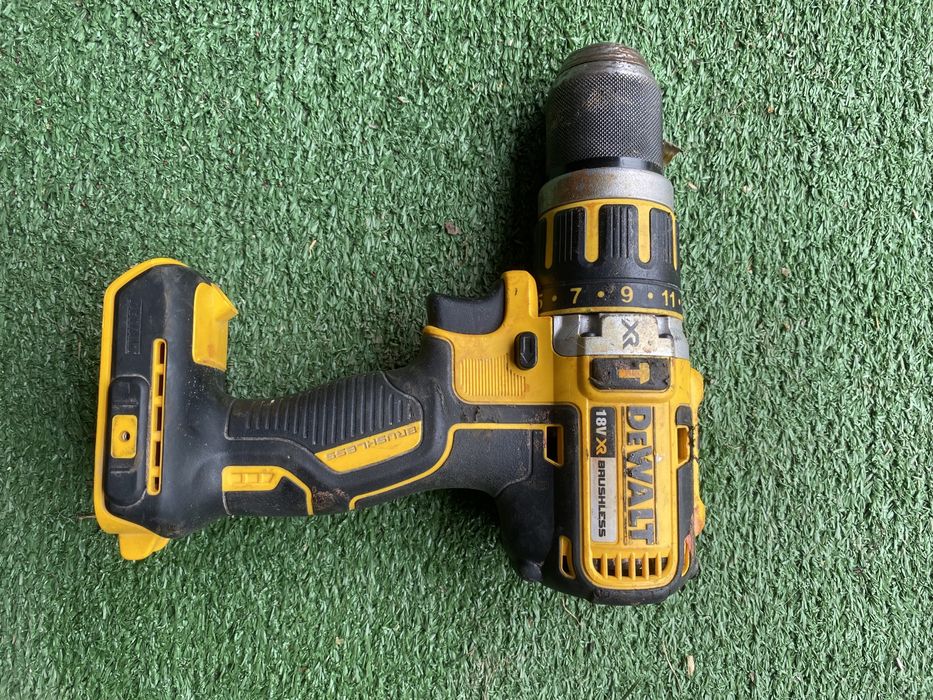 DeWalt DCD795 masina de gaurit si insurubat fara perii