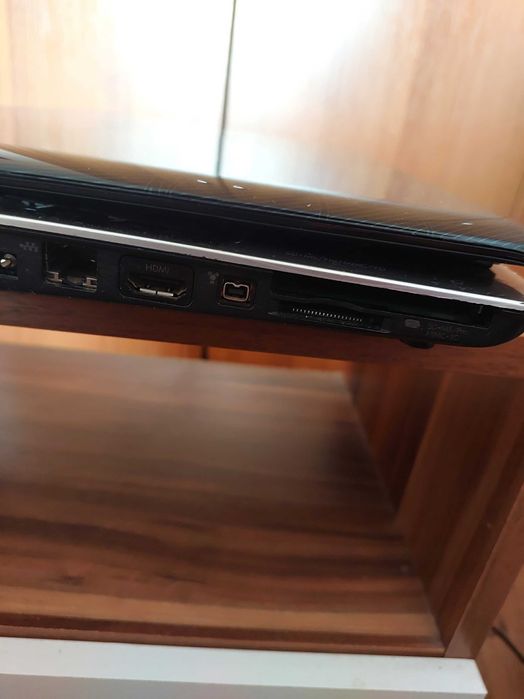 Продавам лаптоп HP Pavilion dv2700със зарядно