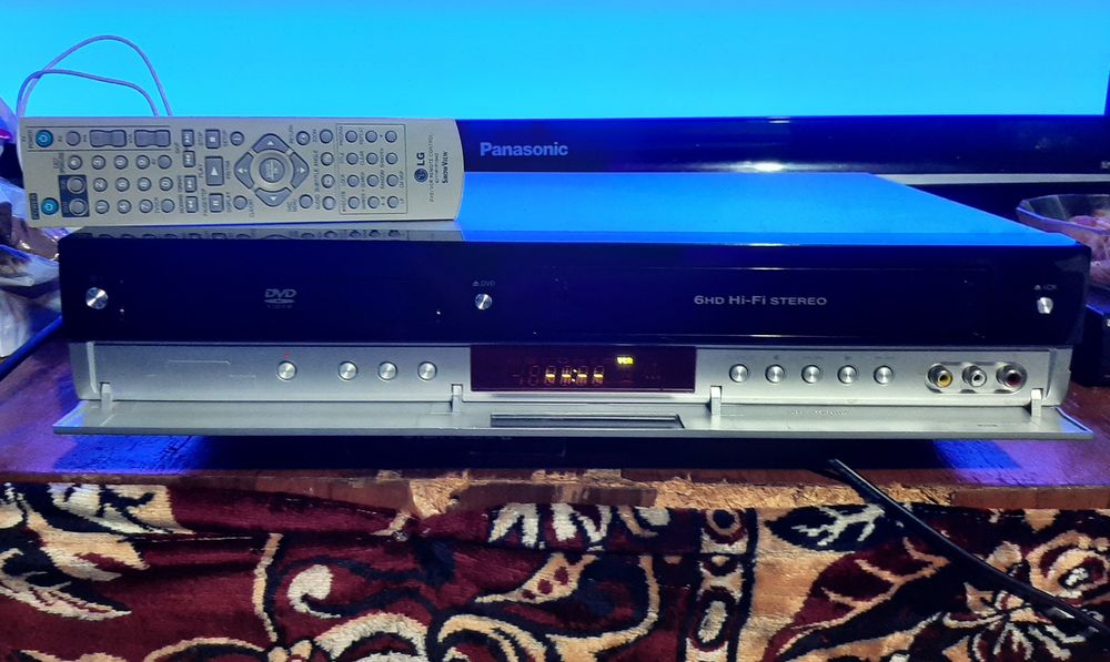 Vand videorecorder combo cu dvd player stereo in stare bună