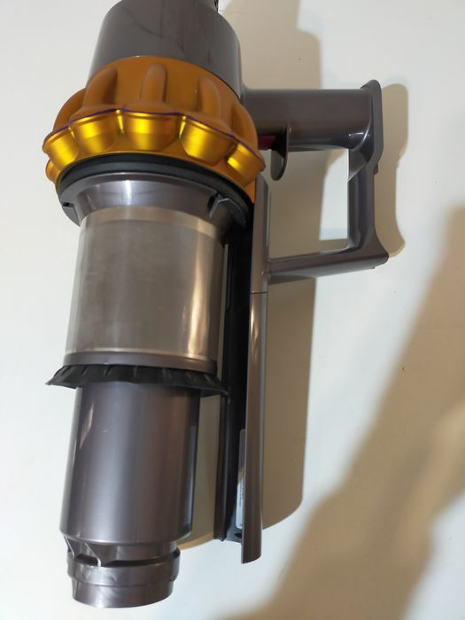 Dyson V15 _ corp cu motor