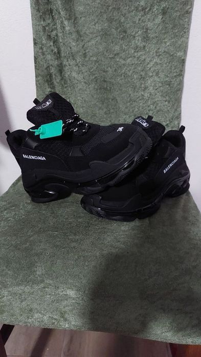 Adidași unisex model nou