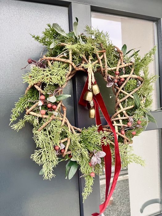 Coroniță de Crăciun handmade, cu panglică catifea și clopoței - nou