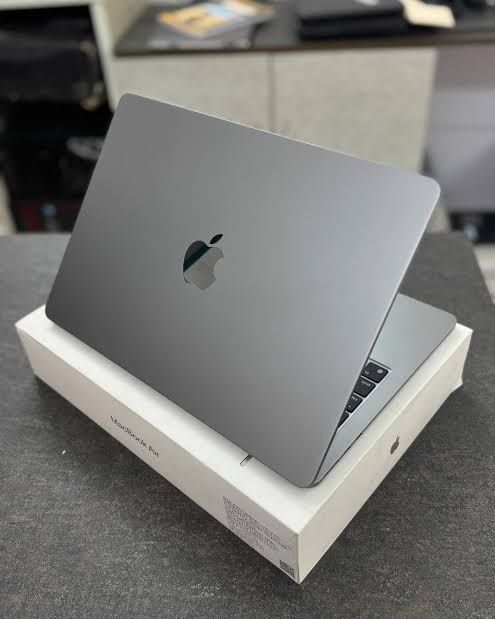 Macbook Air M2 15 inch 512GB