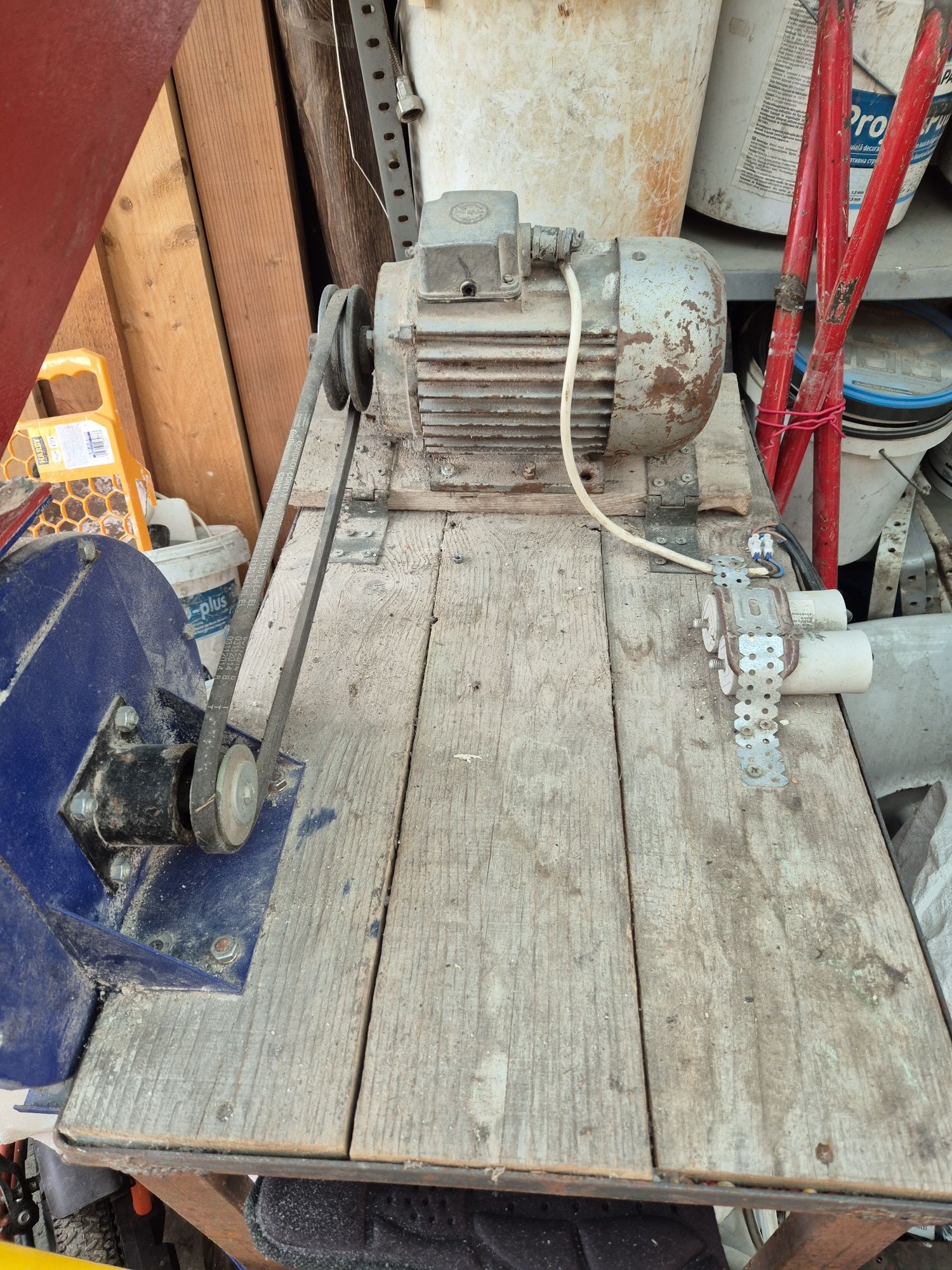 Vind moara pentru furaje cu motor de 3kw la 220v