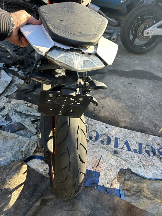 Продавам мотор КТМ Duke на части.