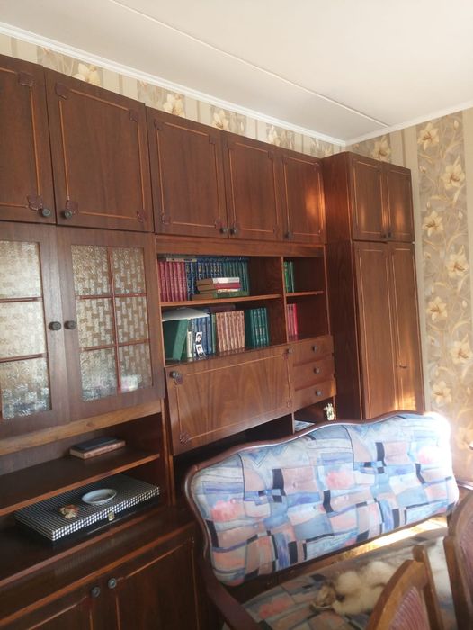 Продам стенку. Состоит из 4х секции.