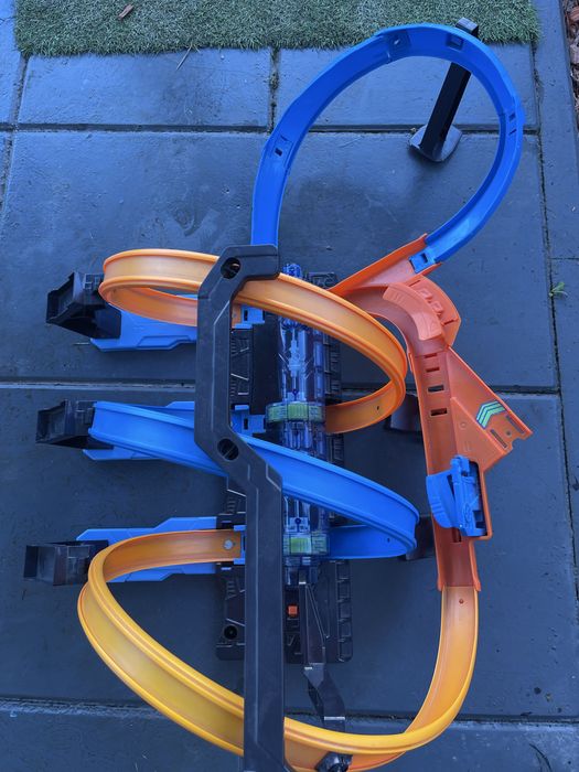 Cursa Hot Wheels Corkscrew , hotwheels track, motorizara.