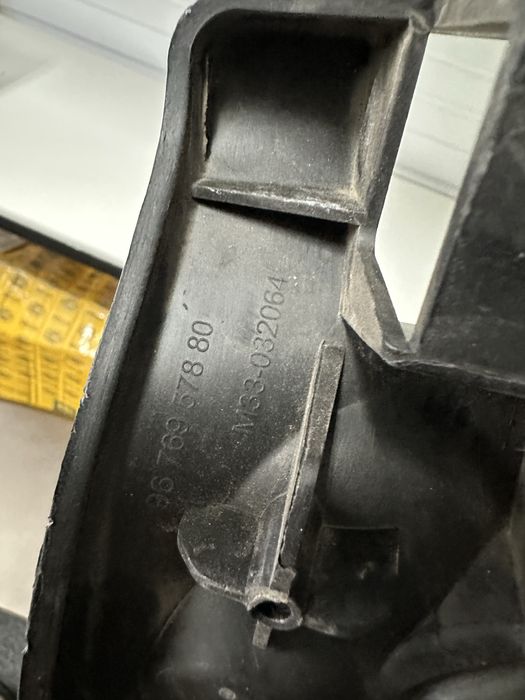 GRILĂ CENTRALĂ FAȚĂ RADIATOR – Citroën C-Elysée (2012–2016)