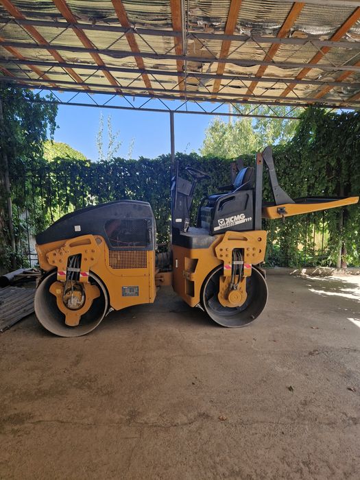 Каток XCMG XMR403S