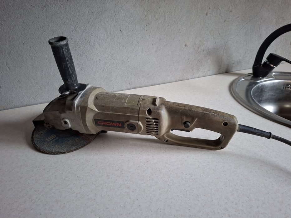 Болгарка Crown и пила, дрель