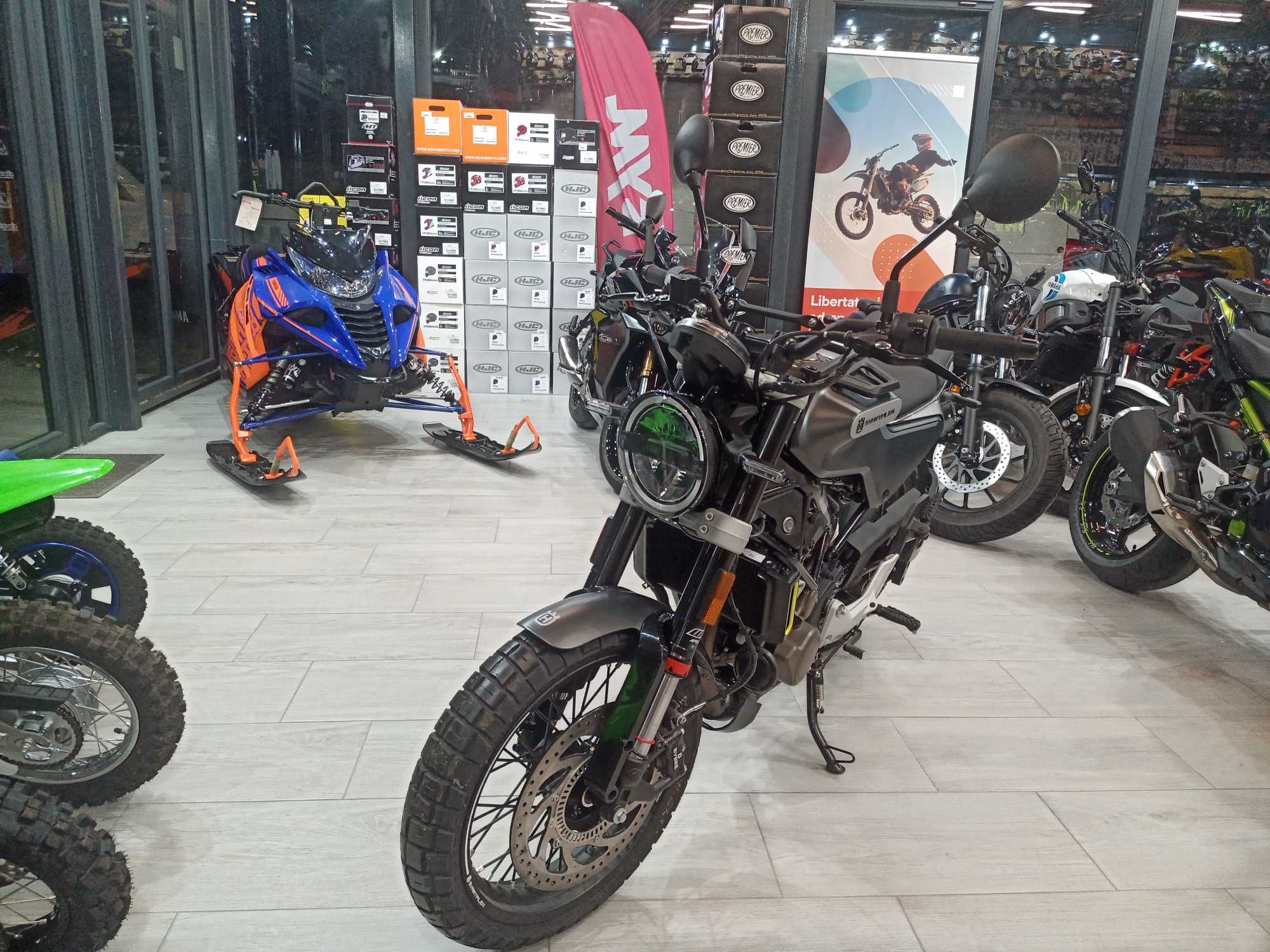 Husqvarna Svartpilen 125-noua-3990 euro tva inclus- ESTBIKECampina