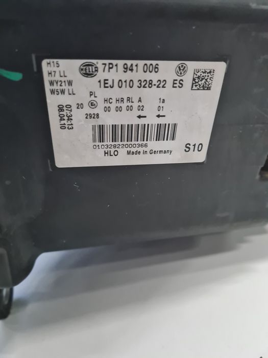 Far dreapta Volkswagen Touareg 7P / cod - 7P1941006 / an - 2010- 2014