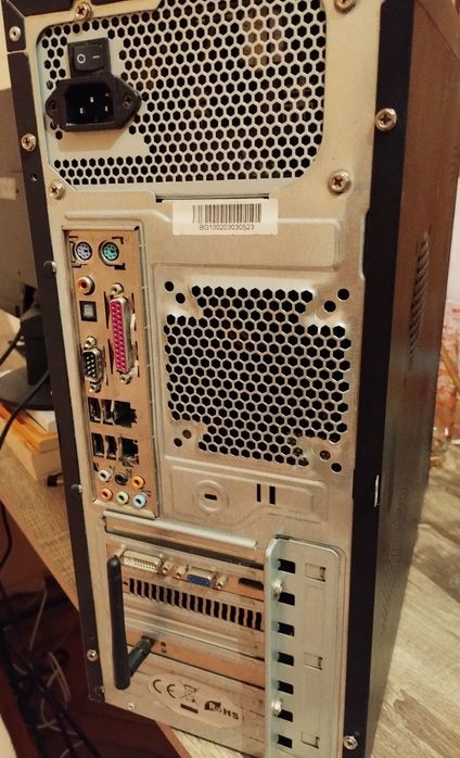 Работещ стар компютър – подходящ за офис програми, браузване, филми ил