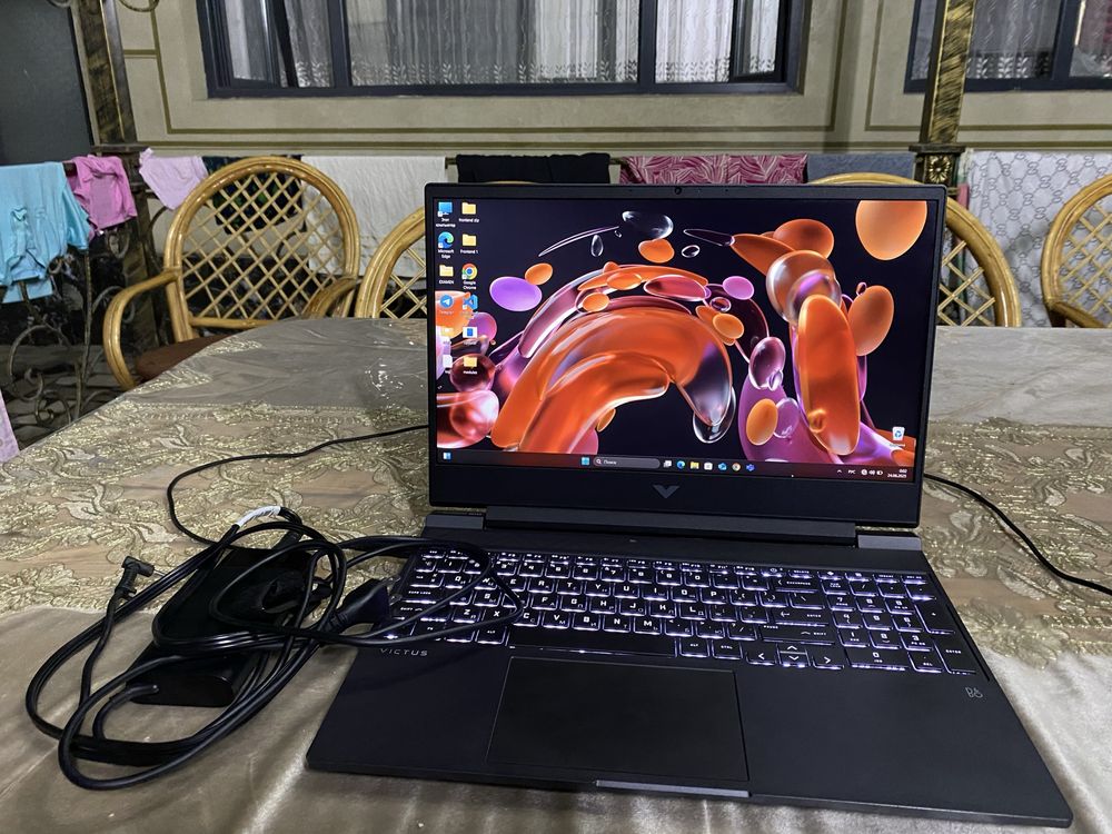 Hp Victus sotiladi