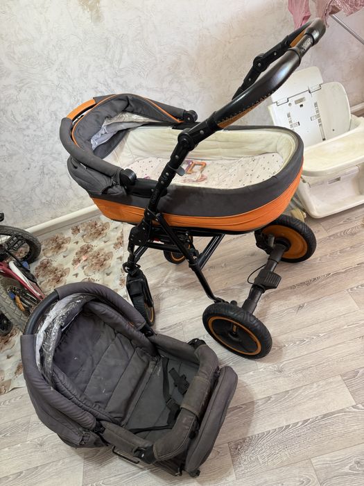 Продам коляску Adamex