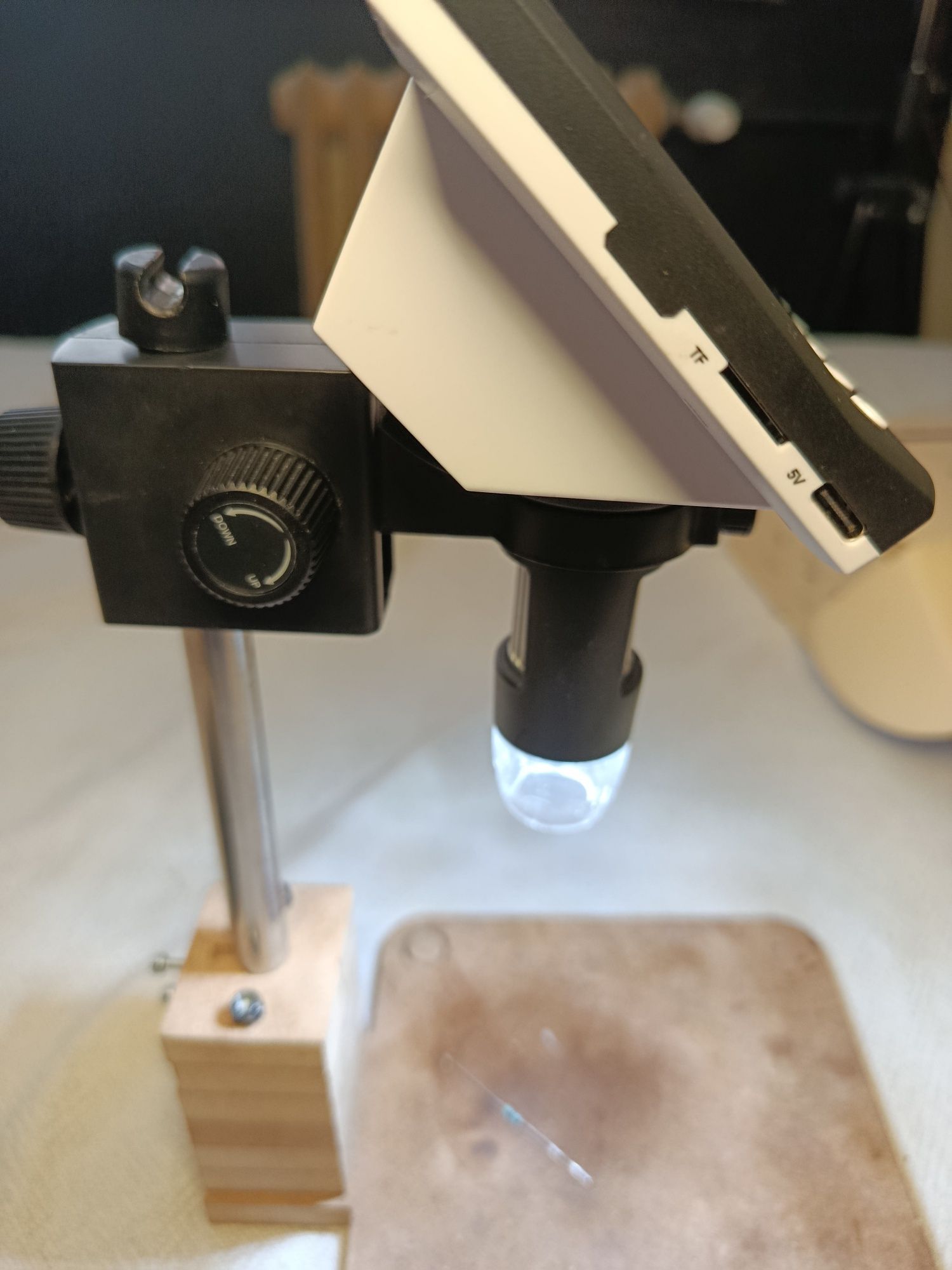 Microscop digital cu LCD , acumulator, conectare PC